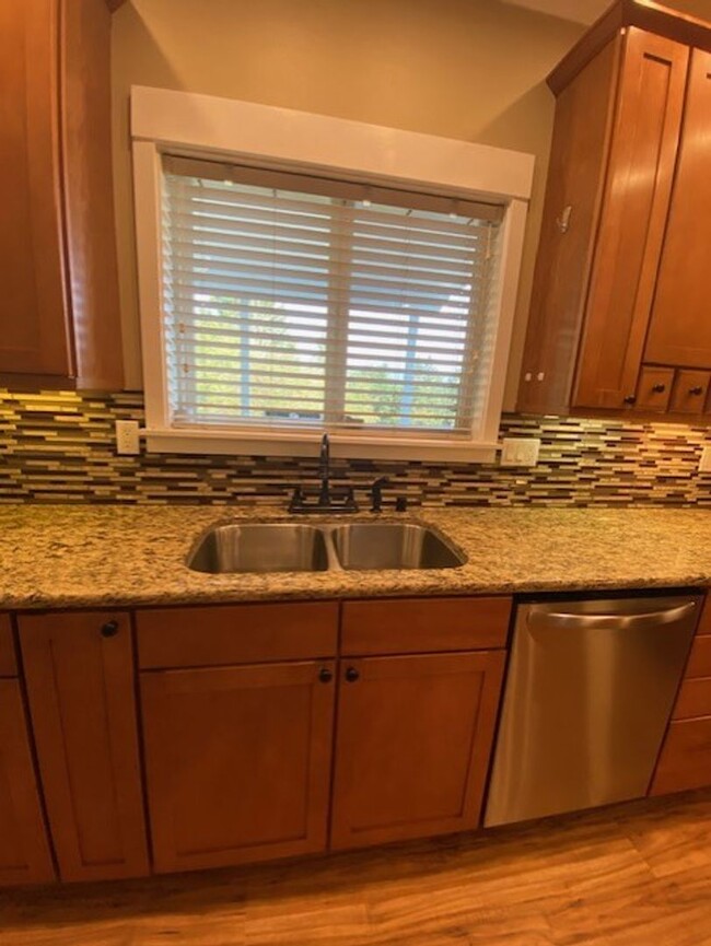 Building Photo - Charming home located in beautiful Orting!