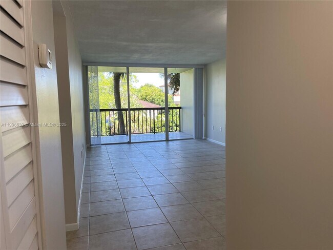 Building Photo - 10815 SW 112th Ave