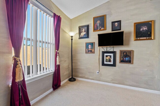 Building Photo - 453 Scrub Jay Way