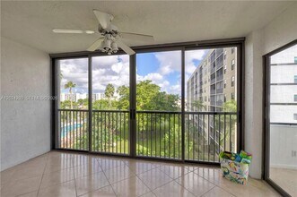 Building Photo - 2205 S Cypress Bend Dr