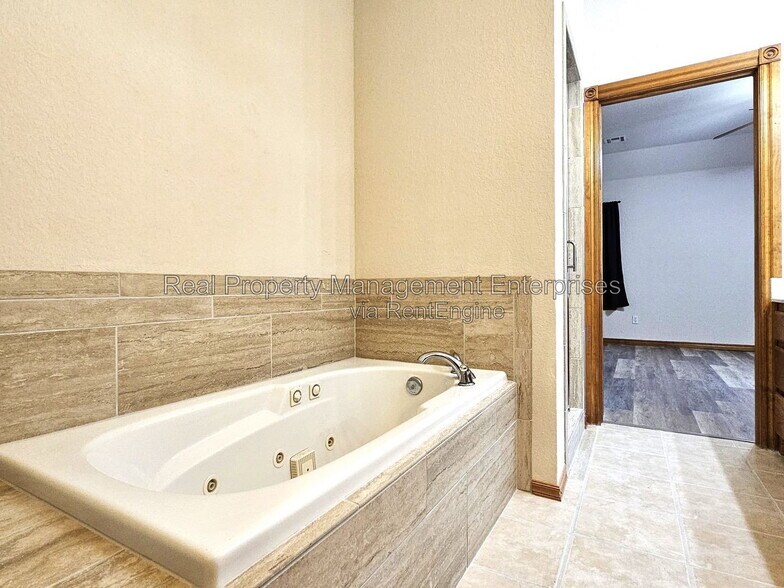 Building Photo - 4709 Castle Bay Cove