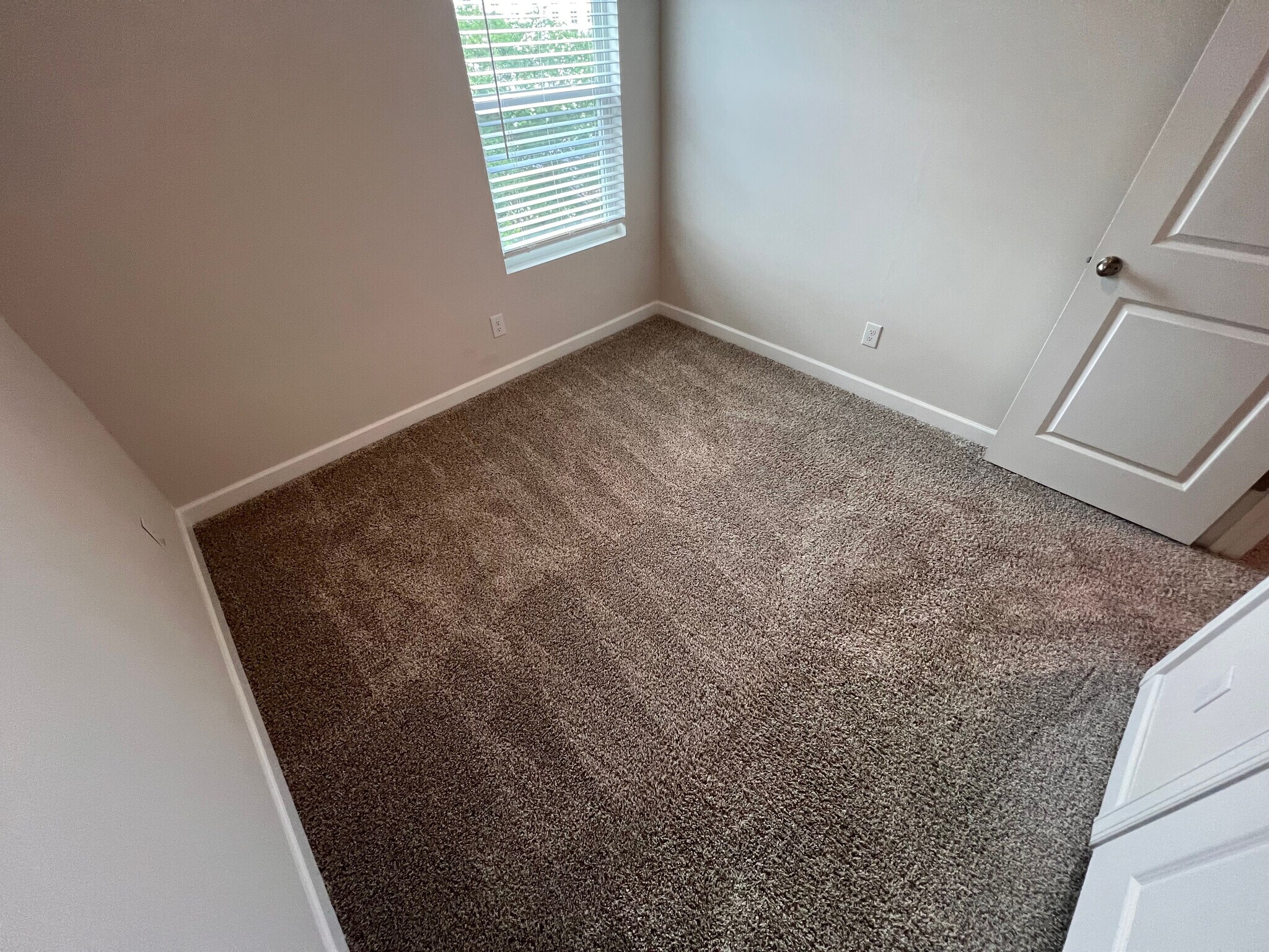 Building Photo - Room in Townhome on Memorial Pkwy