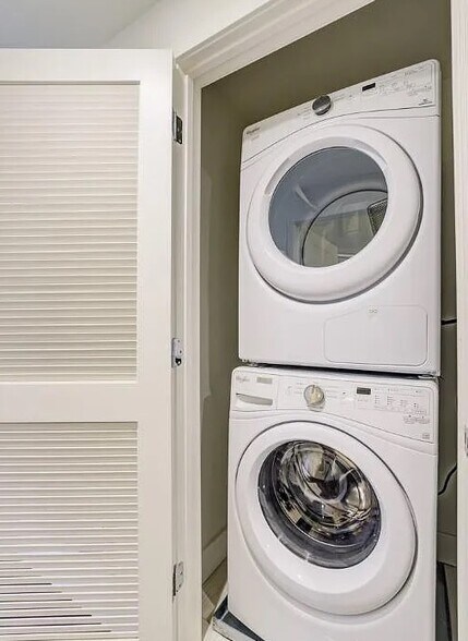Washer_Dryer - 1000 Dewing Ave