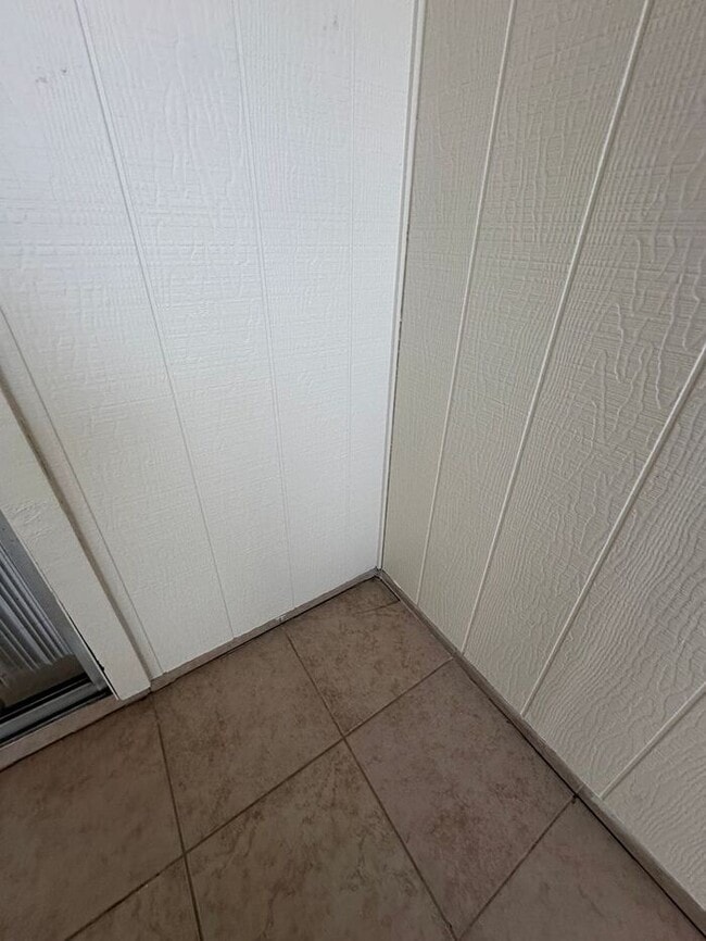 Building Photo - $500 Move In Special!2-bedroom, 1-bath apartment in Mesa, AZ