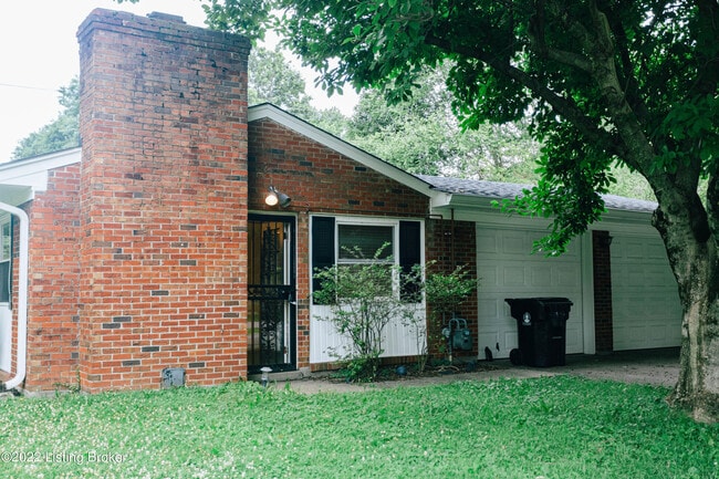 Building Photo - 2421 Woodmont Dr