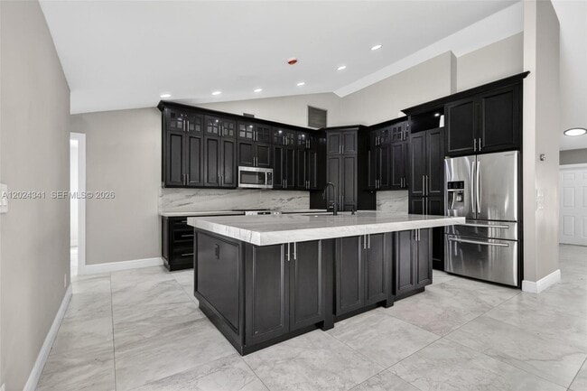 Building Photo - 9654 Sun Pointe Dr