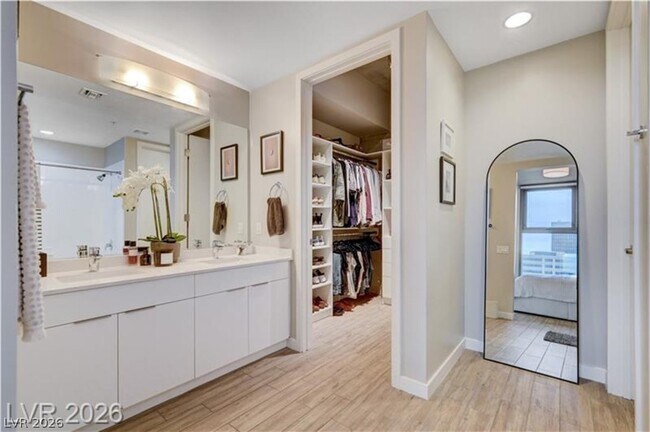 Building Photo - 353 E Bonneville Ave