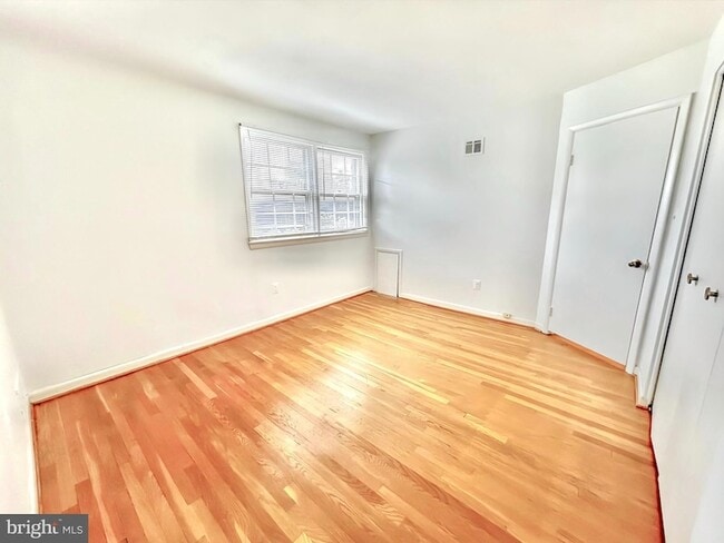 Building Photo - 10202 McGovern Dr