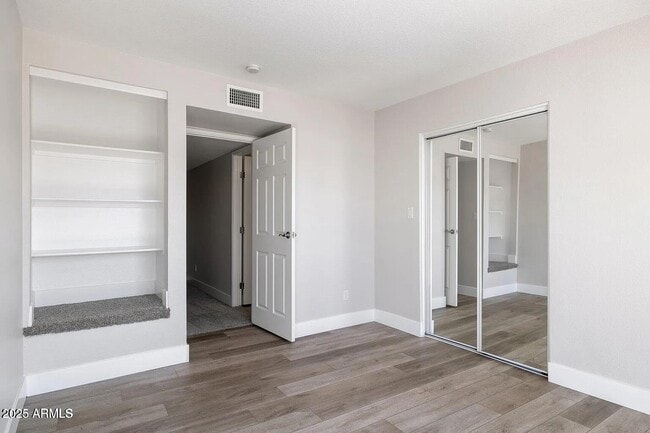 Building Photo - 935 N Granite Reef Rd