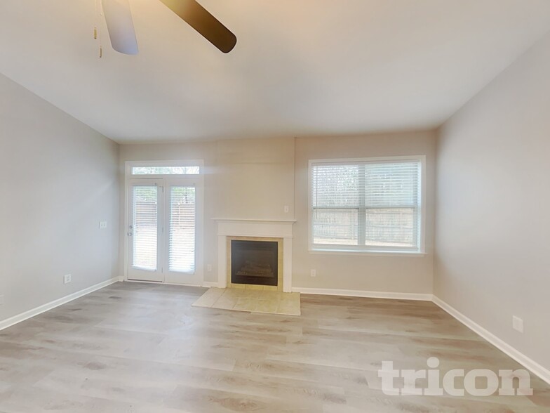 Building Photo - 654 Ivy Chase Loop