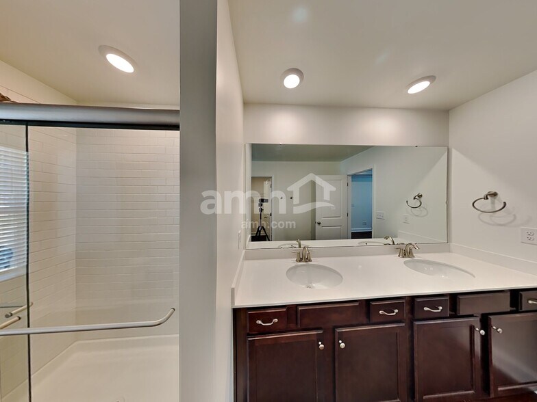 Building Photo - 7424 Garrett Ct