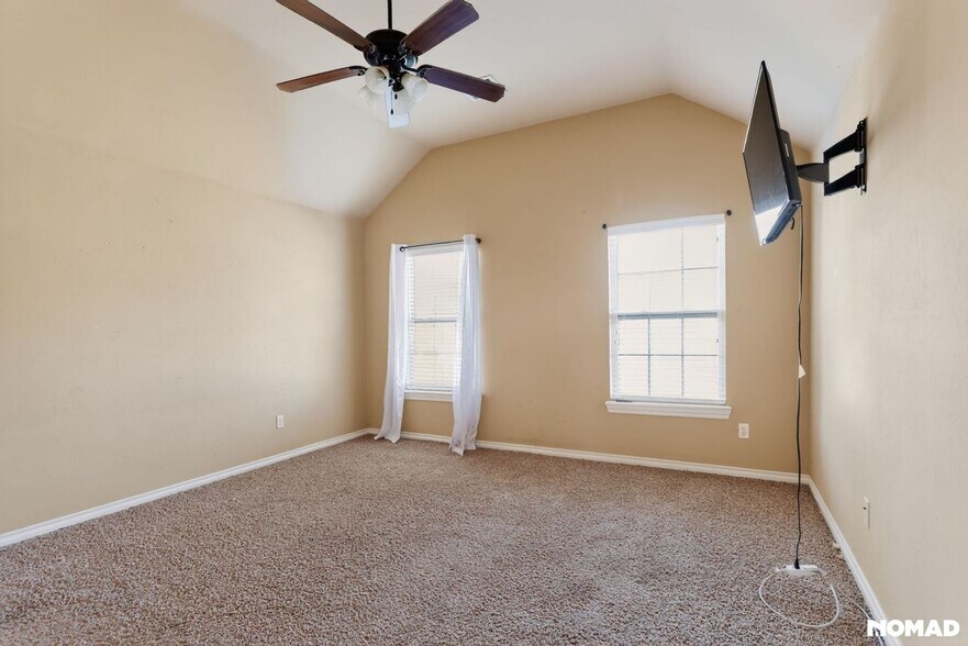 Building Photo - 941 NE 30th St