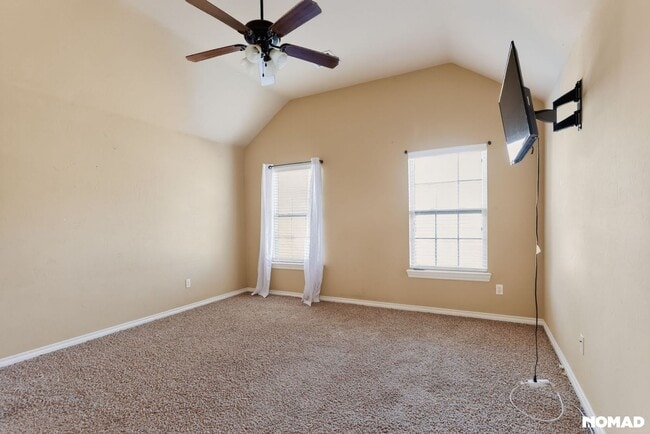 Building Photo - 941 NE 30th St