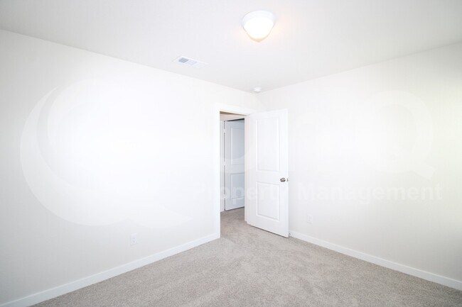 Building Photo - 330 Fire Rock Dr