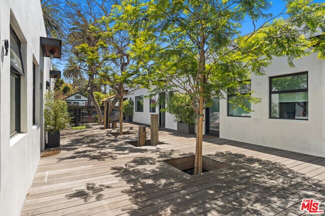 Building Photo - 1325 Cabrillo Ave