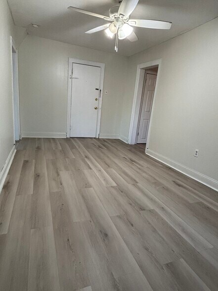 Building Photo - 481 Avenue E