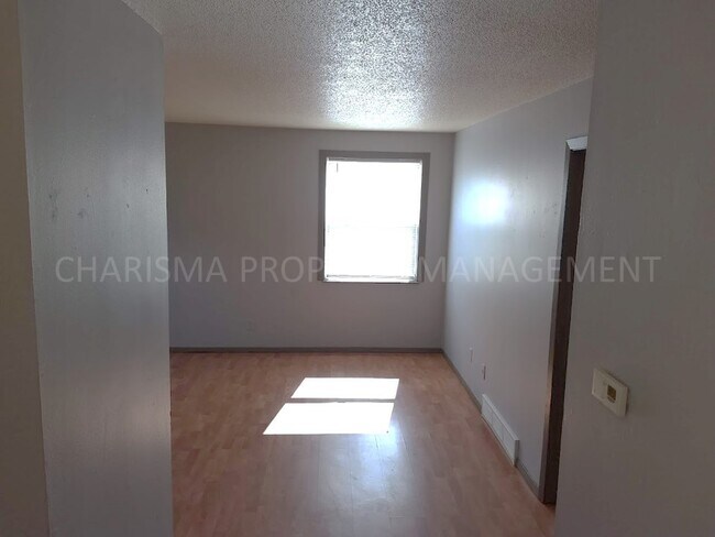 Building Photo - 209 S Lake Ave