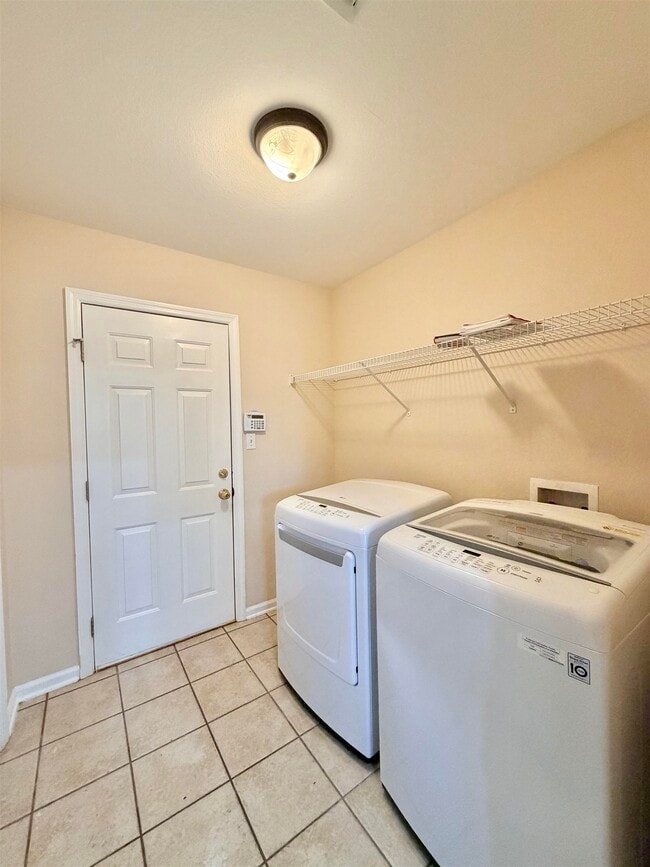 Building Photo - 9336 Royal Troon Dr