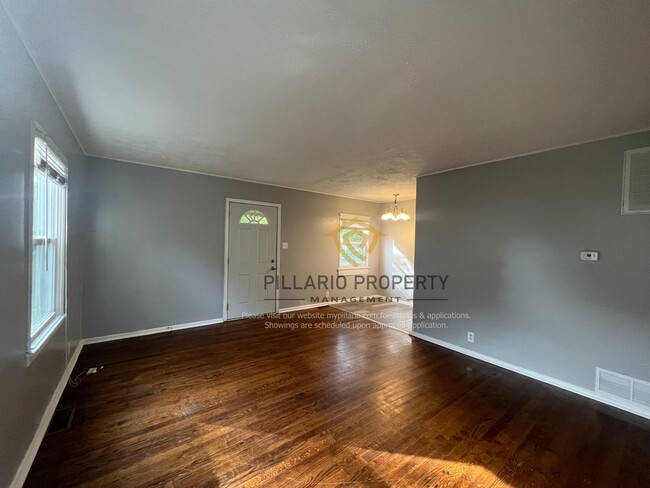 Building Photo - Minutes to the Indy 500 Track, 2 Bedroom, ...