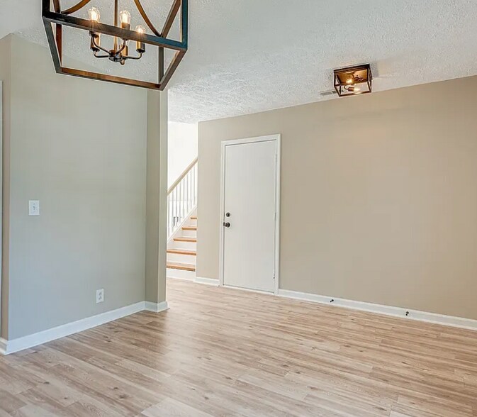 Building Photo - 3528 Longhaven Crossing