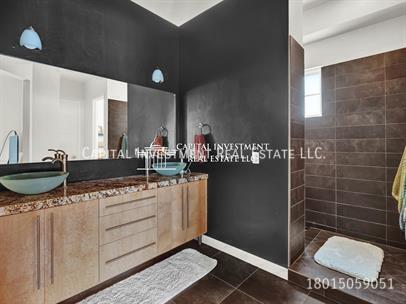 Building Photo - 10244 Sacramento Way