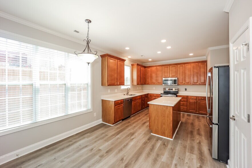 Building Photo - 106 Fairway Dr