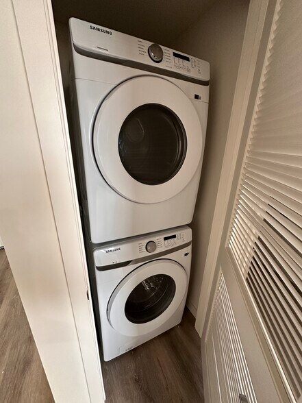 Building Photo - 722 NW 2nd Ave