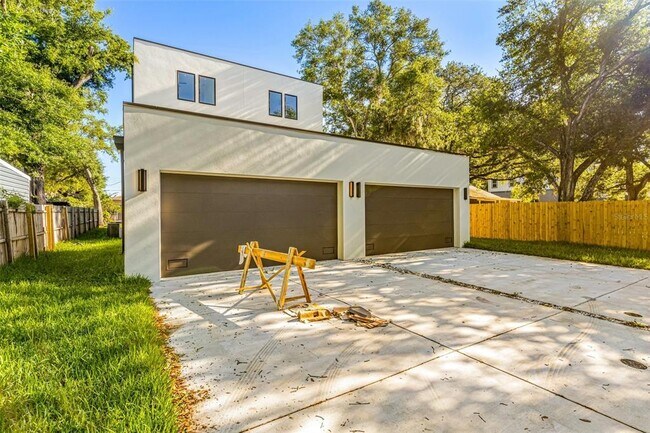 Building Photo - 412 W Amelia Ave