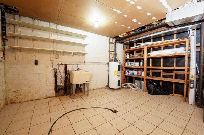 Building Photo - 203 Walker Dr