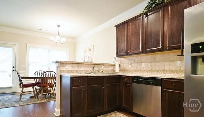 Building Photo - 157 Putters Dr