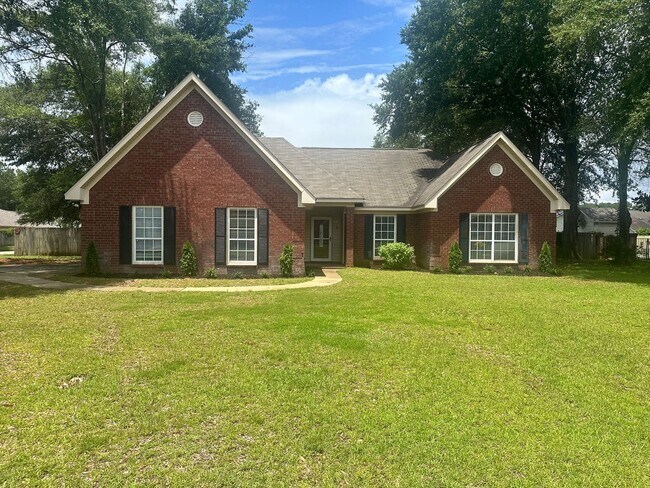 Building Photo - Gorgeous Home in Dothan, AL