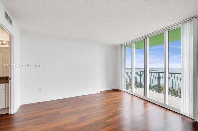 Building Photo - 1756 N Bayshore Dr