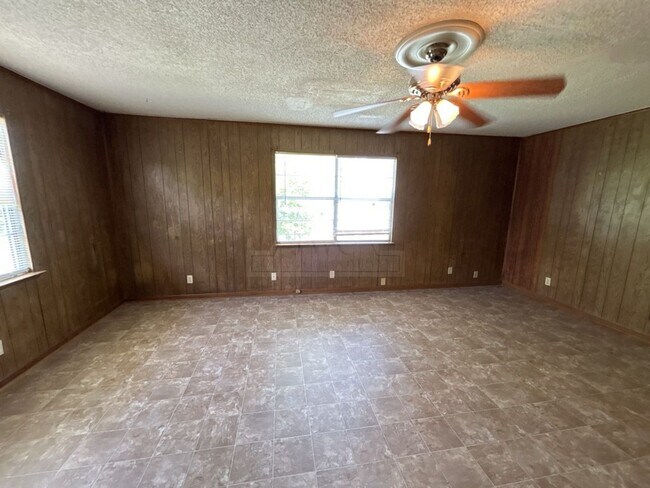 Building Photo - 1315 Jefferies, Killeen