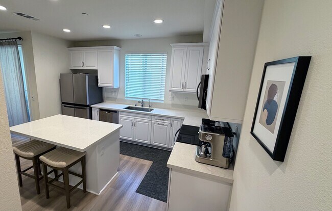 Building Photo - 251 Mission Villas Rd