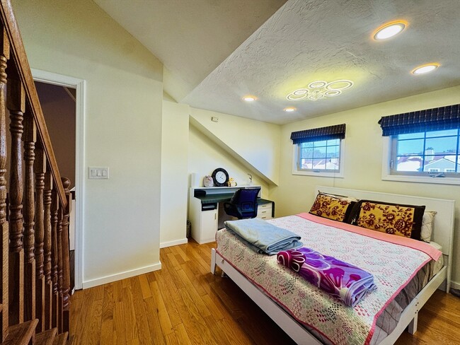 Building Photo - 237 South St