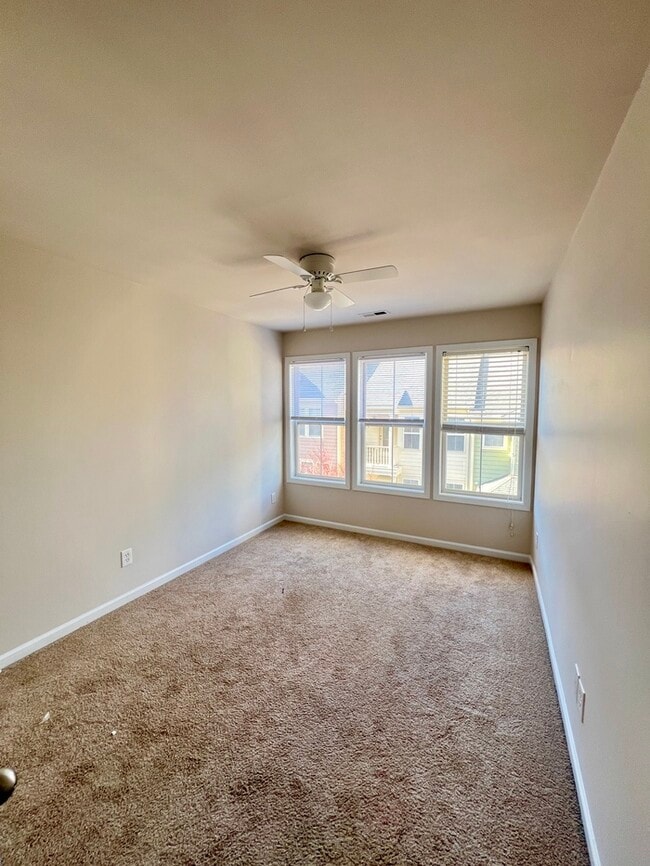 Building Photo - 539 Village Loop