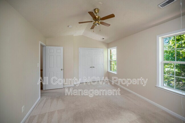 Building Photo - 610 Kensington Dr
