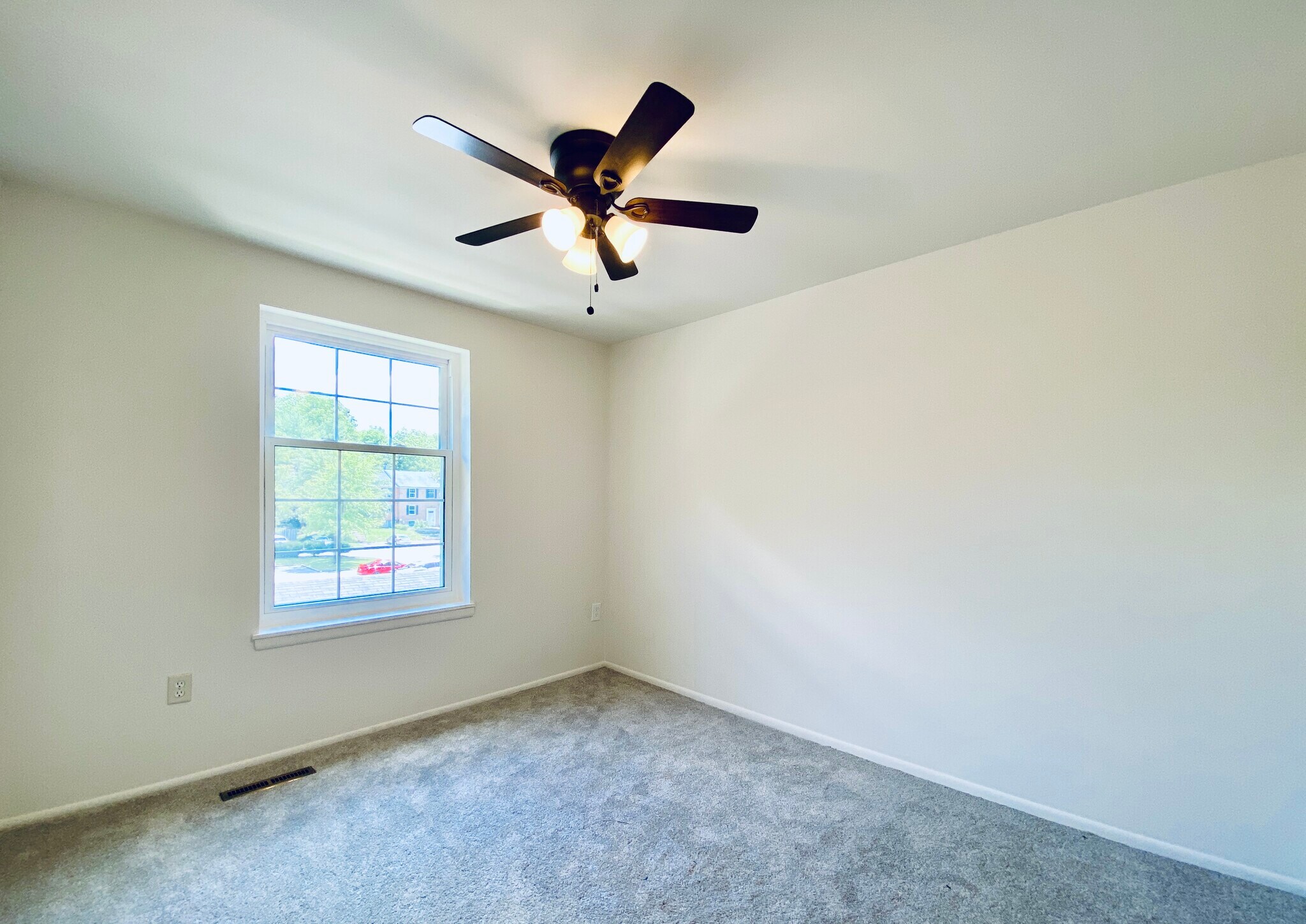 Building Photo - 10690 High Beam Ct