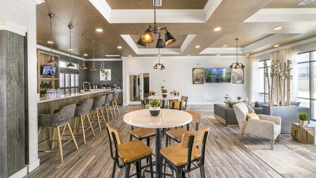 Building Photo - 2100 E Aventura Way