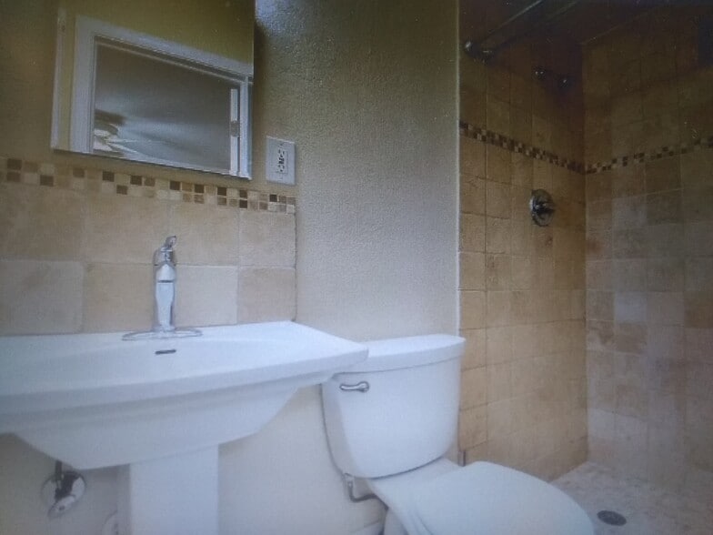 2ND BATHROOM - 208 Danube Ave