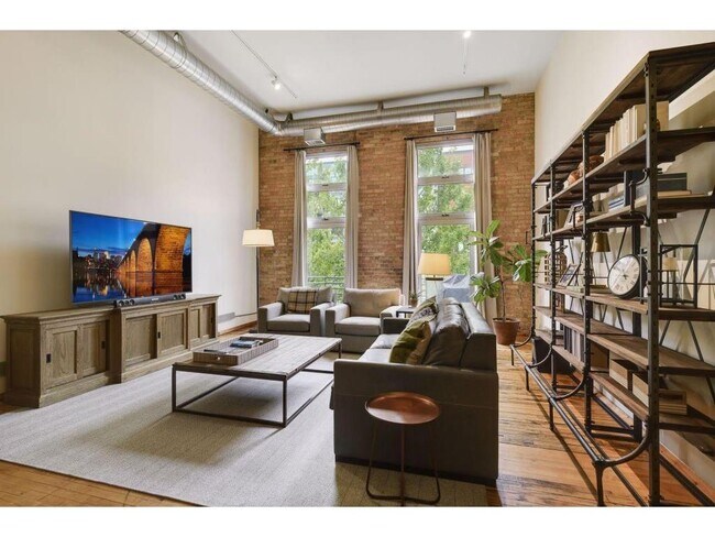 Building Photo - 801 N Washington Ave