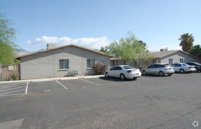 Primary Photo - 5739-5751 E Pima St