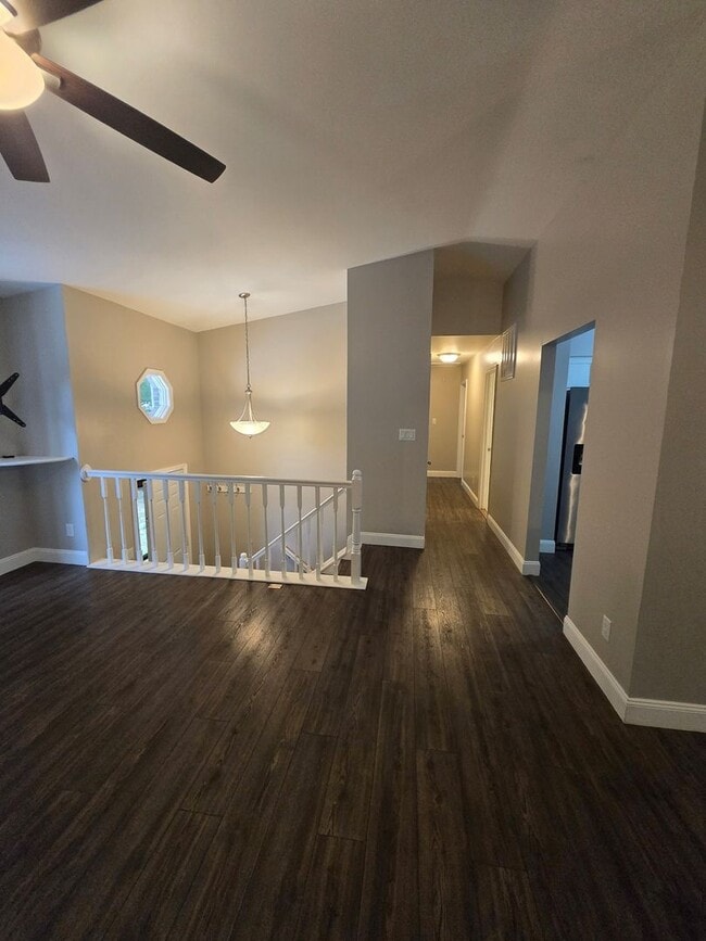 Building Photo - Nice Big 3 bedroom Home