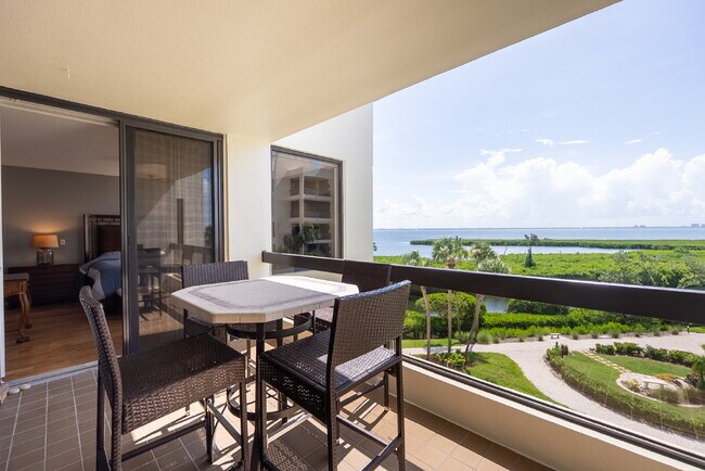 Building Photo - One of Longboat Key’s premier waterfront c...