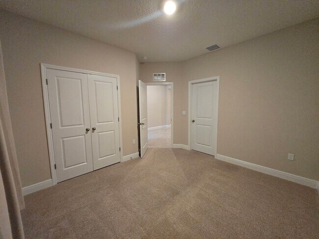 Building Photo - Welcome to the beautiful Finley Woods comm...