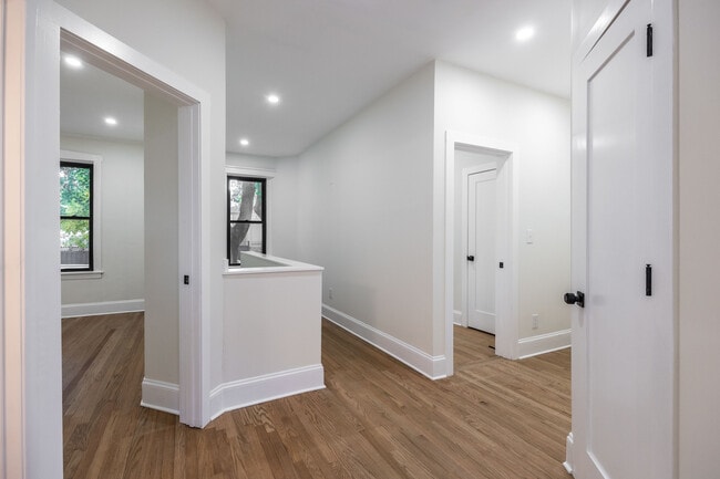 Building Photo - 4638 N Hamilton Ave