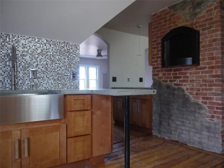 Building Photo - 283 Norwood Ave