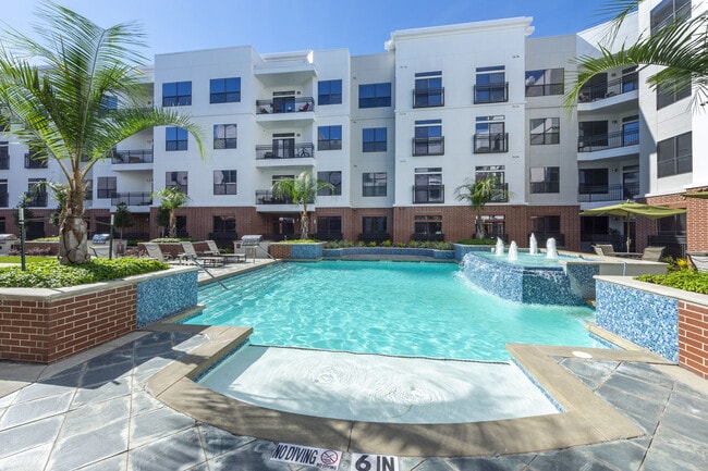 Building Photo - Instrata Upper Kirby