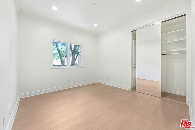 Building Photo - 4156 Sunswept Dr