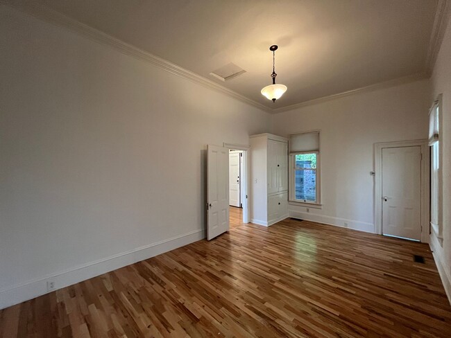 Building Photo - Charming 3 Bed 3.5 Bath home in Southwest ...